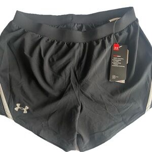 Under Armour NWT Size Small Heatgear Women’s Black Athletic Shorts Elastic Waist